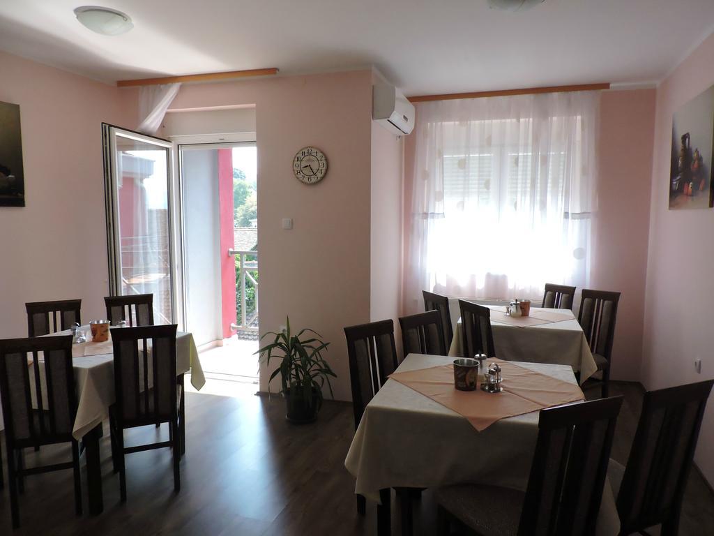 B&B Zmajevo Gnezdo 021 Sremska Kamenica Екстер'єр фото